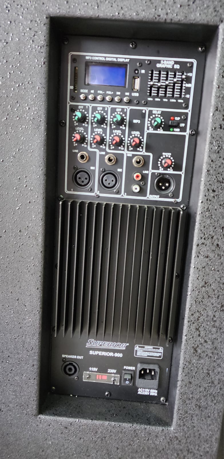 BOCINA AMPLIFICADA 2X15" SUPERIOR-900A