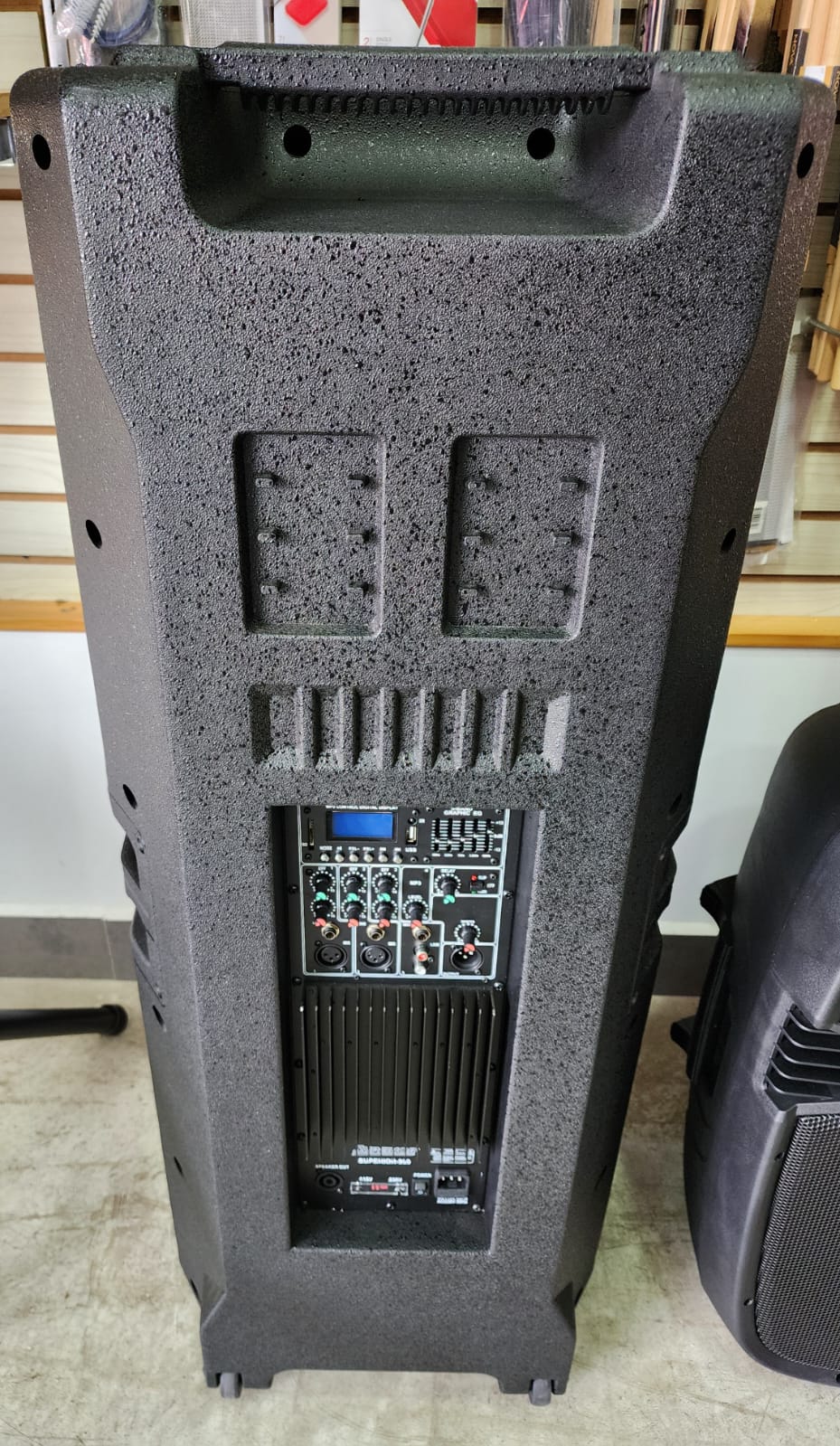 BOCINA AMPLIFICADA 2X15" SUPERIOR-900A