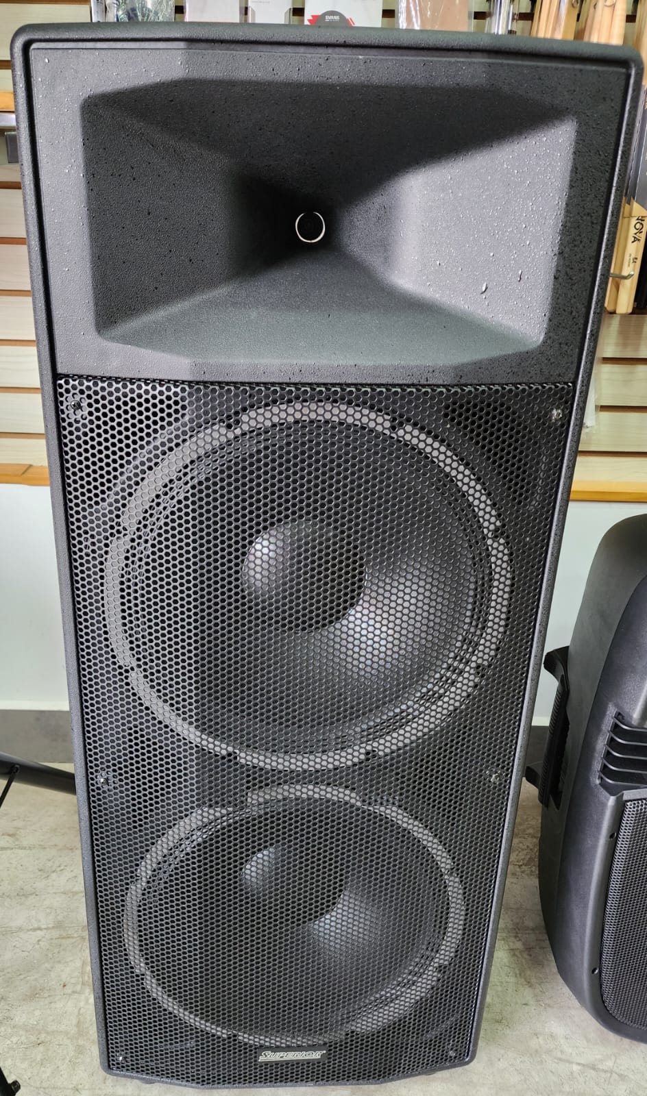 BOCINA AMPLIFICADA 2X15" SUPERIOR-900A